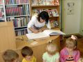 przedszkolaki w bibliotece
